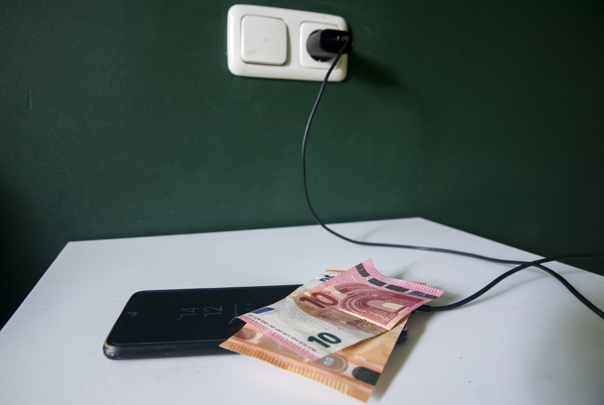 Apklausa: daugiau nei pusė Lietuvos gyventojų nėra keitę savo elektros tiekėjo