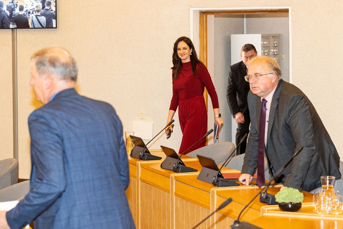 Naujosios sudėties Vyriausybė susirinko į pirmąjį posėdį