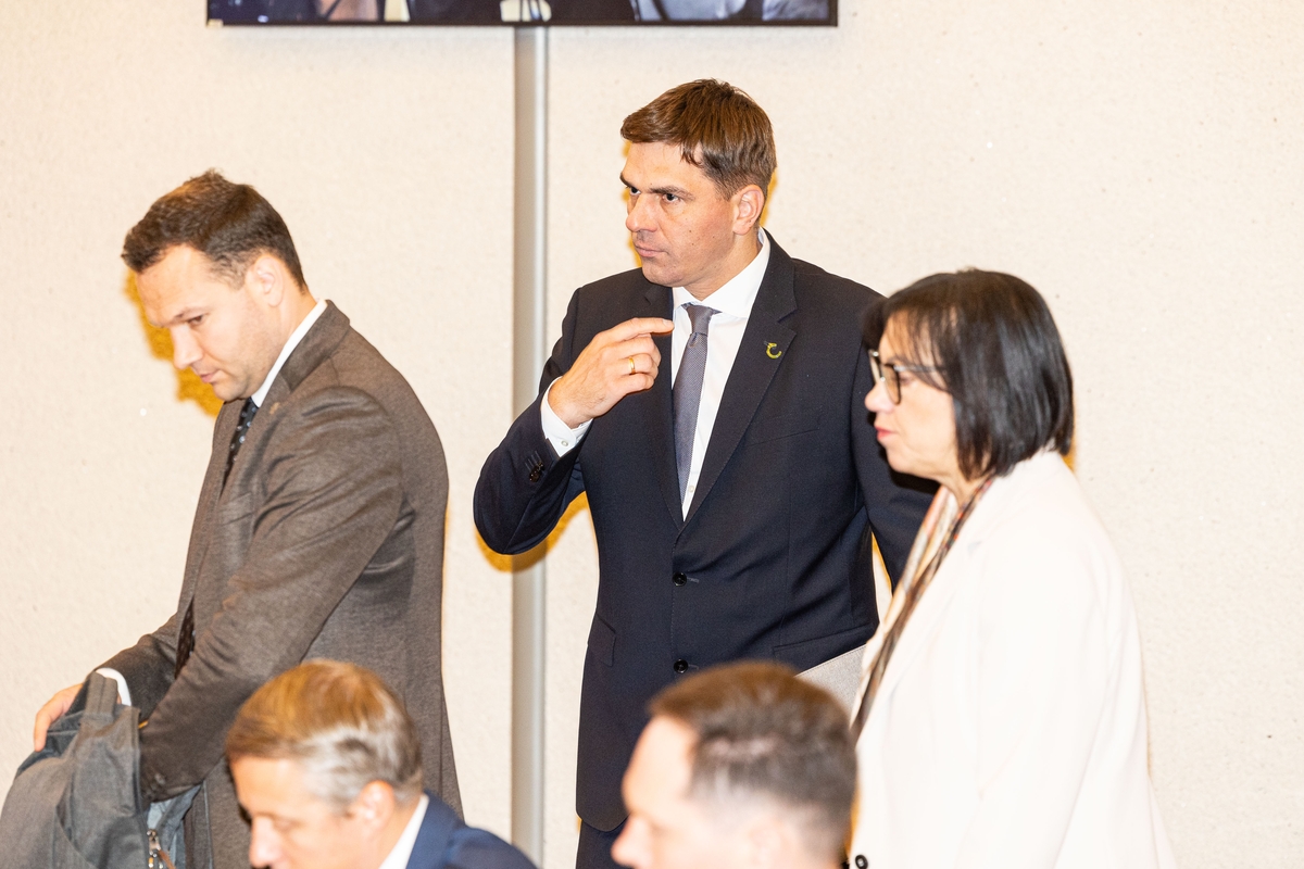 Naujosios sudėties Vyriausybė susirinko į pirmąjį posėdį