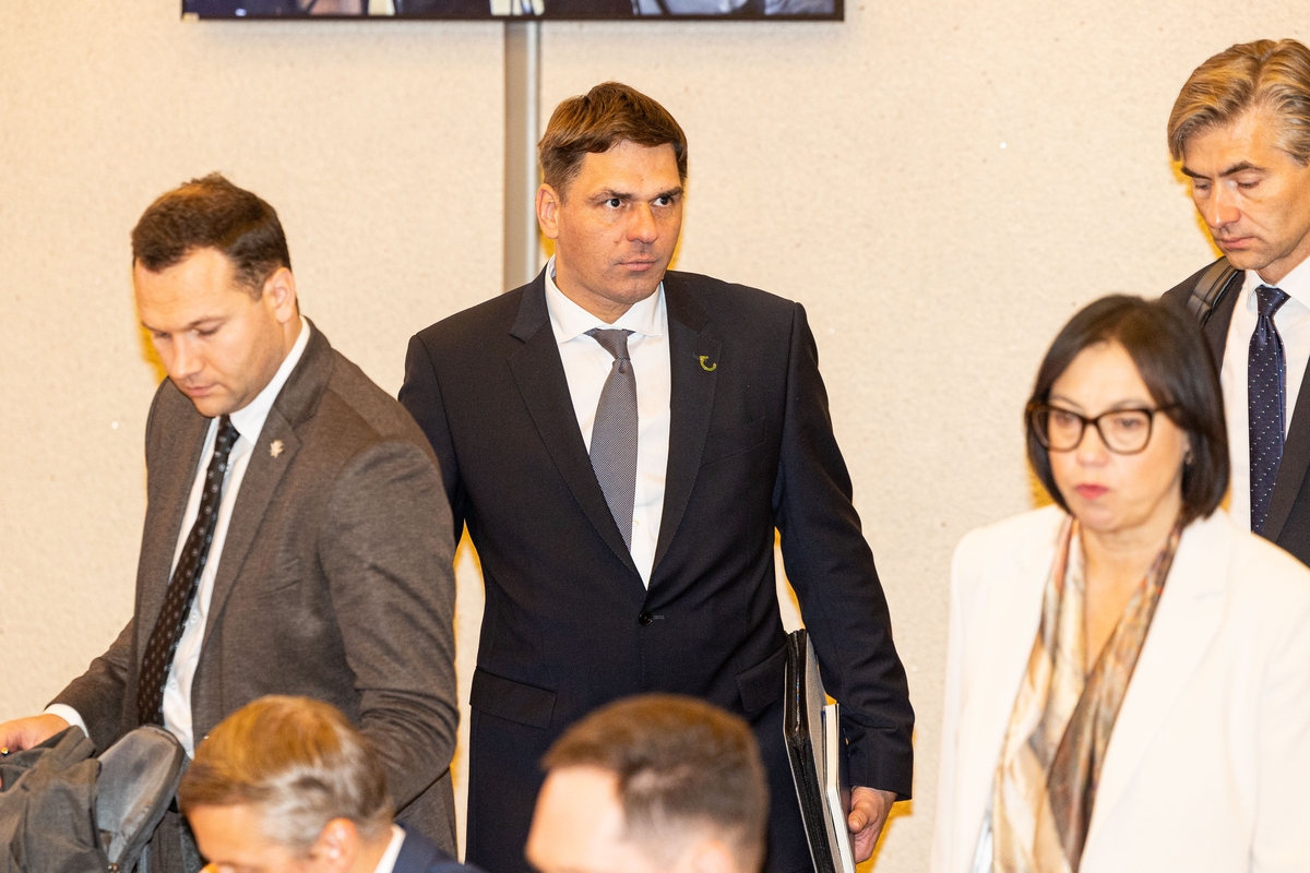 Naujosios sudėties Vyriausybė susirinko į pirmąjį posėdį