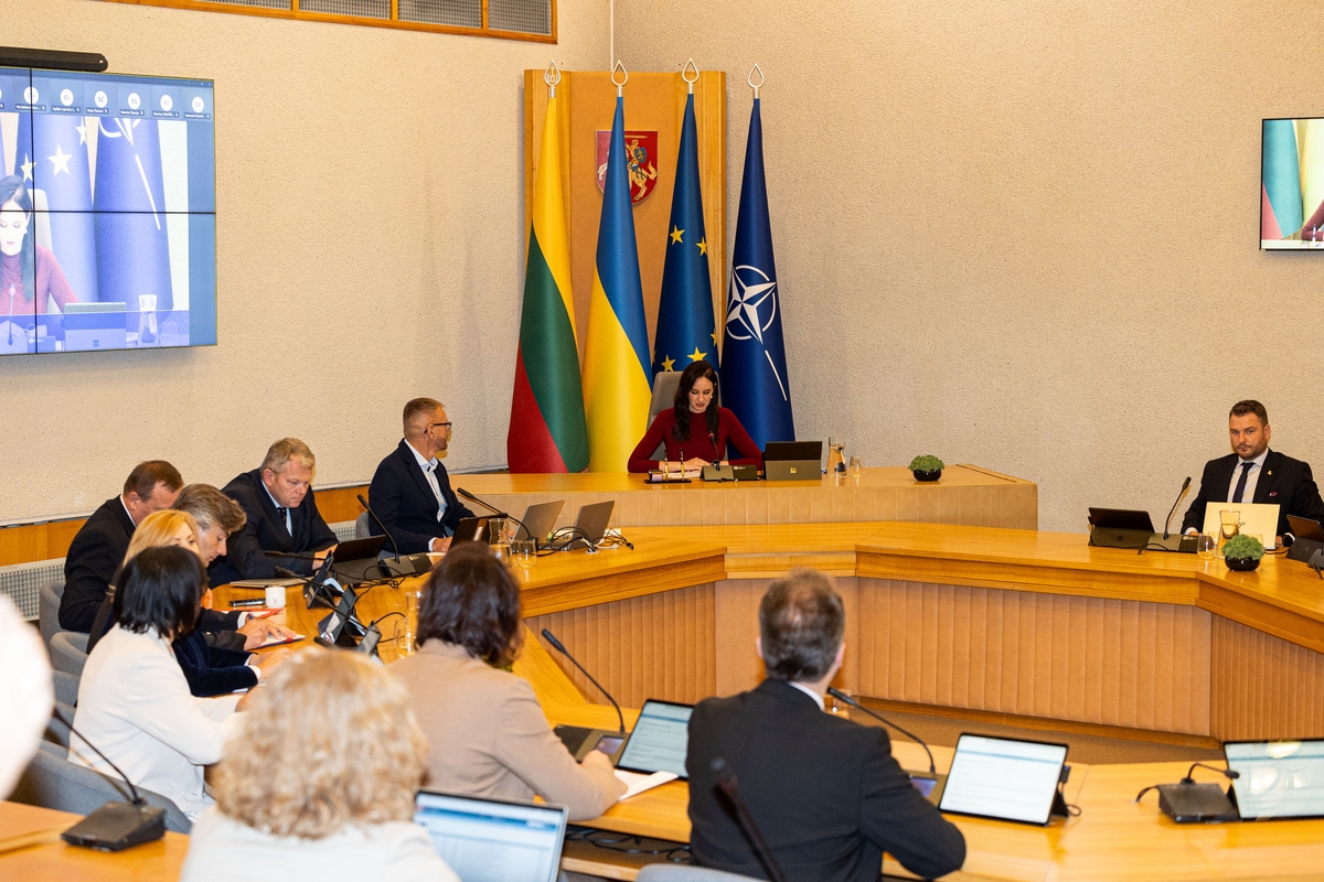 Naujosios sudėties Vyriausybė susirinko į pirmąjį posėdį