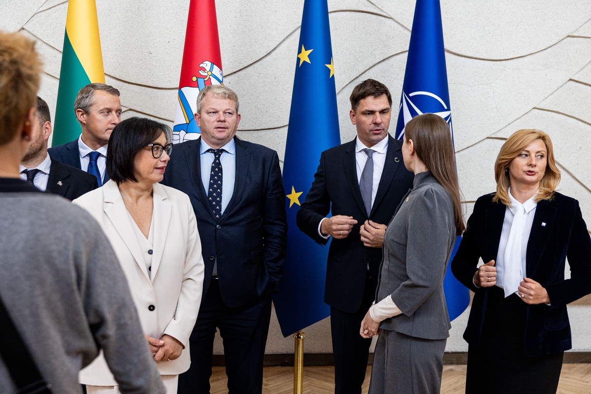 Naujosios sudėties Vyriausybė susirinko į pirmąjį posėdį