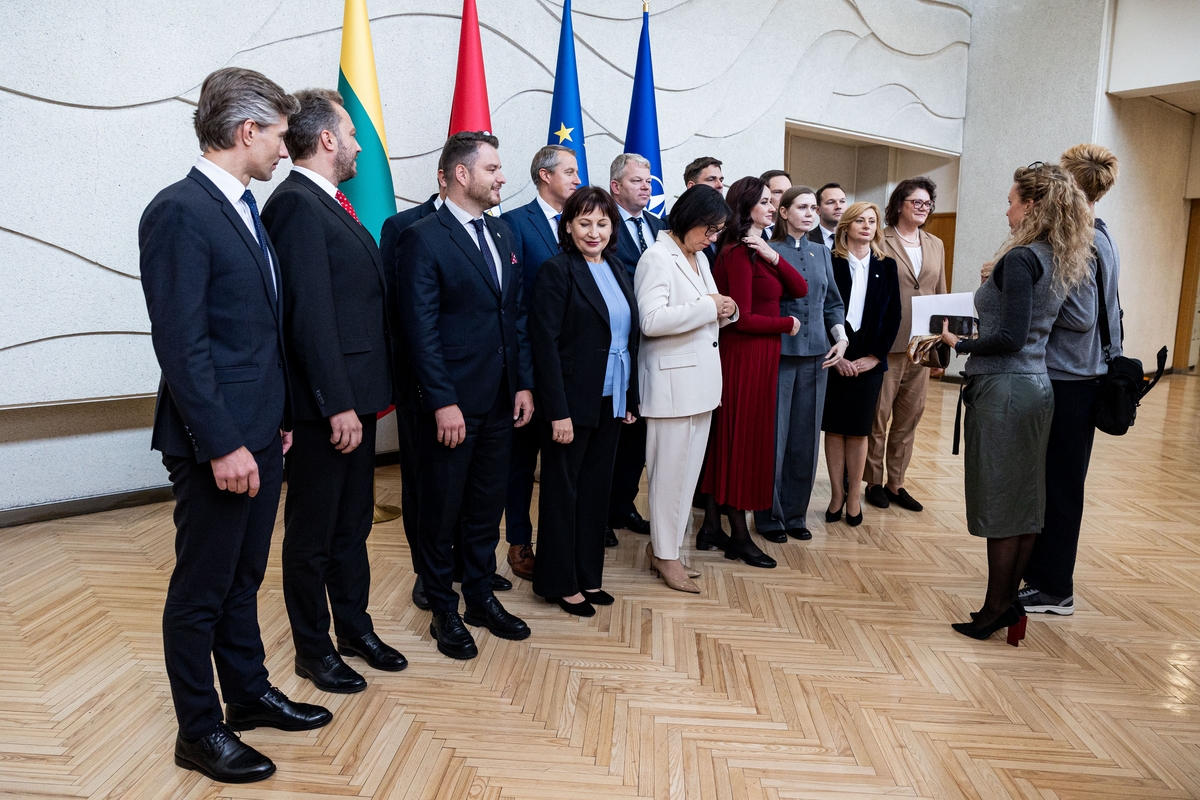Naujosios sudėties Vyriausybė susirinko į pirmąjį posėdį