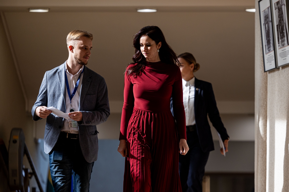 Naujosios sudėties Vyriausybė susirinko į pirmąjį posėdį