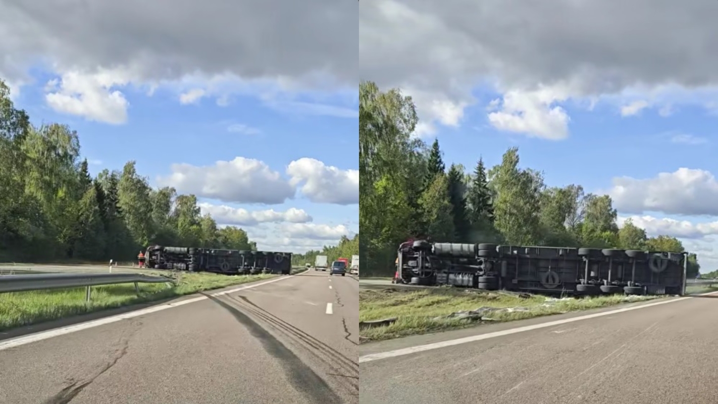 Kelyje Vilnius–Panevėžys apvirto vilkikas: vairuotoją išsivežė medikai