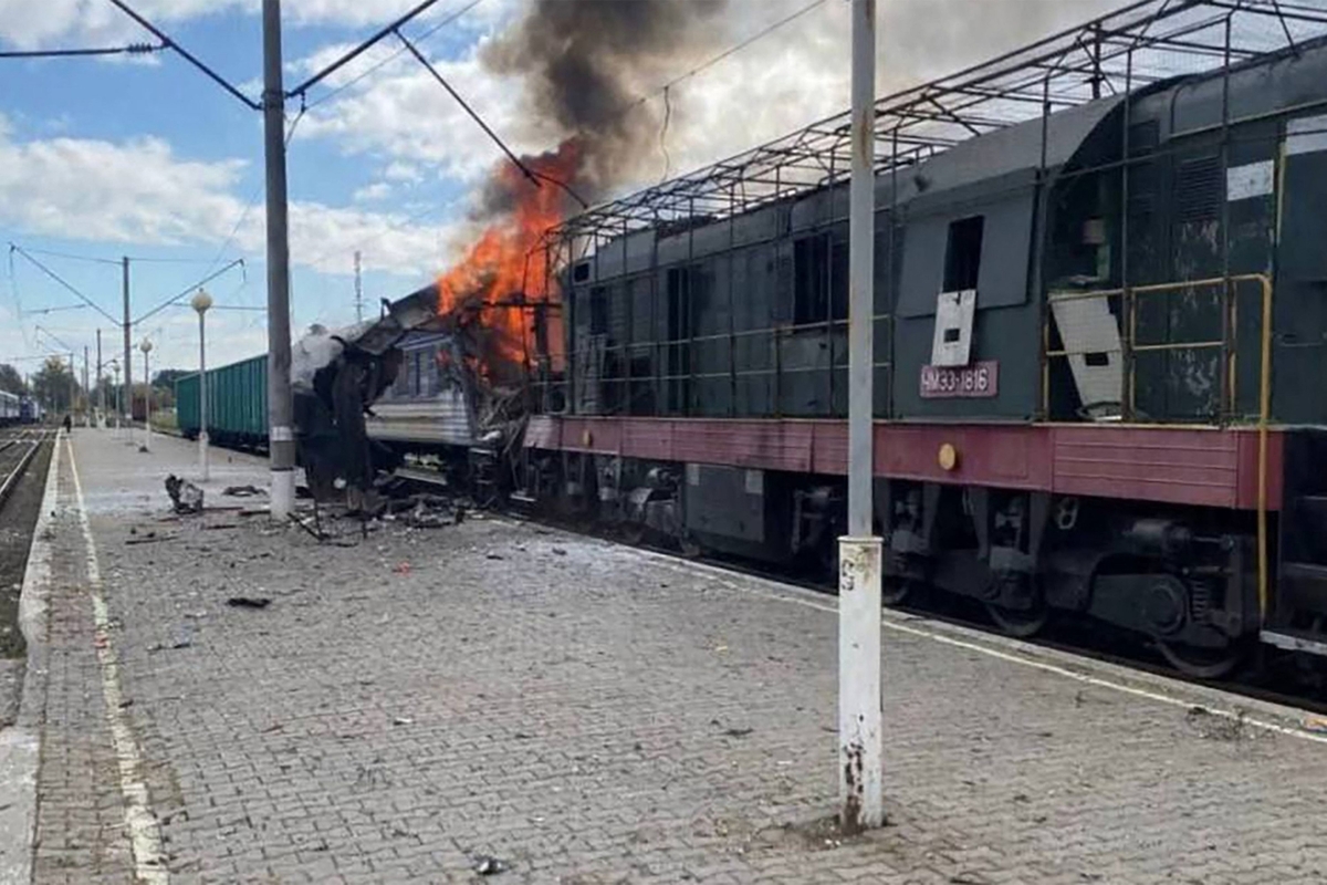 Ukraina: Rusija intensyvina smūgius geležinkeliams, siekdama izoliuoti civilius netoli fronto