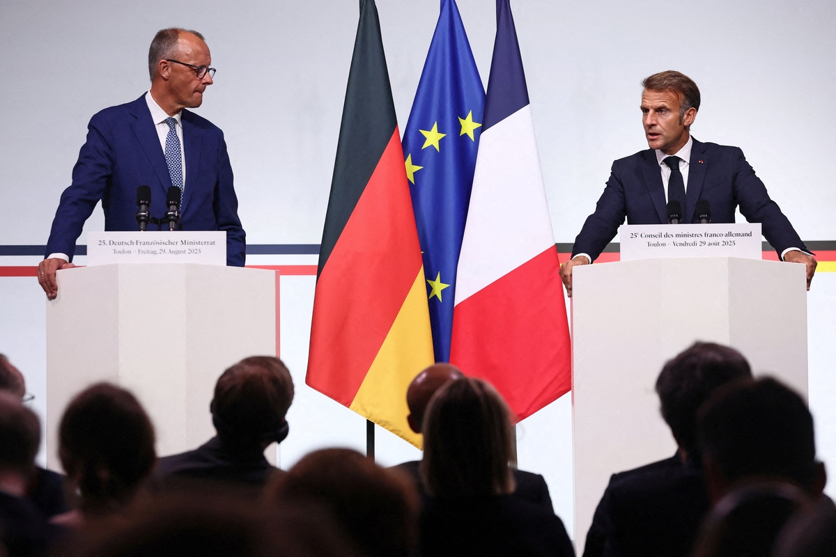 Macronas ir Merzas reiškia nerimą dėl demokratijos Europoje