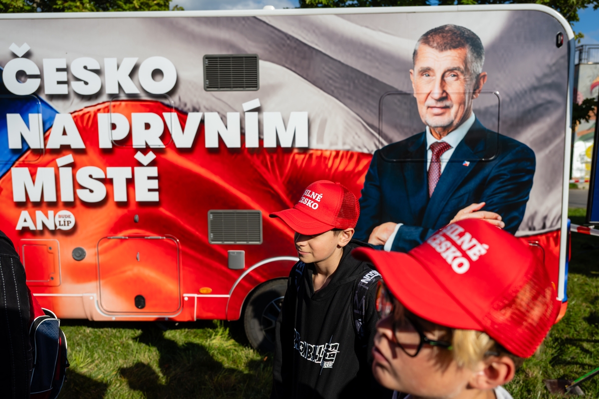 Čekijoje – parlamento rinkimai, buvusiam premjerui milijardieriui prognozuojama pirma vieta