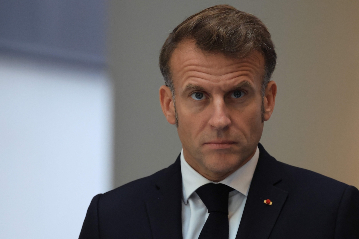 Macronas: Prancūzija tiria nusikaltimus, susijusius su Rusijos tanklaiviu