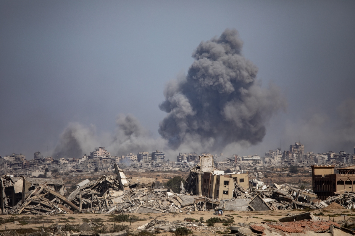 „Hamas“ sutikus su taikos planu, Trumpas ragina Izraelį nustoti bombardavus Gazą