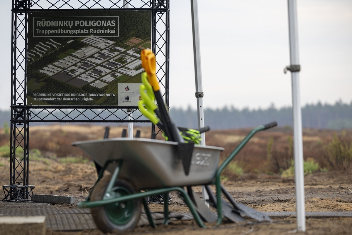 Į Rūdninkų poligoną vedantis kelias – su defektais: pasisakė sukritikuota įmonė