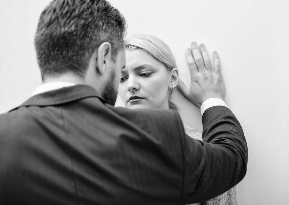 Seksualinis priekabiavimas darbe: apklausos rezultatai stebina 