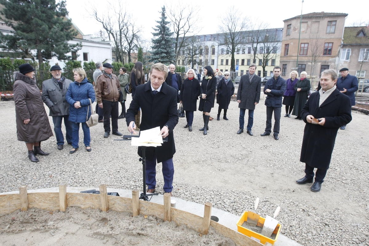 Kapsulės įleidimas Vydūno skvere