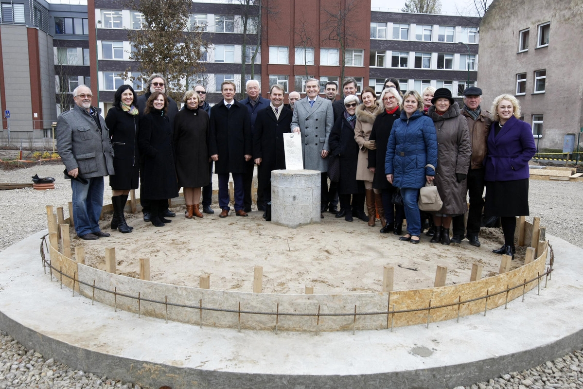Kapsulės įleidimas Vydūno skvere