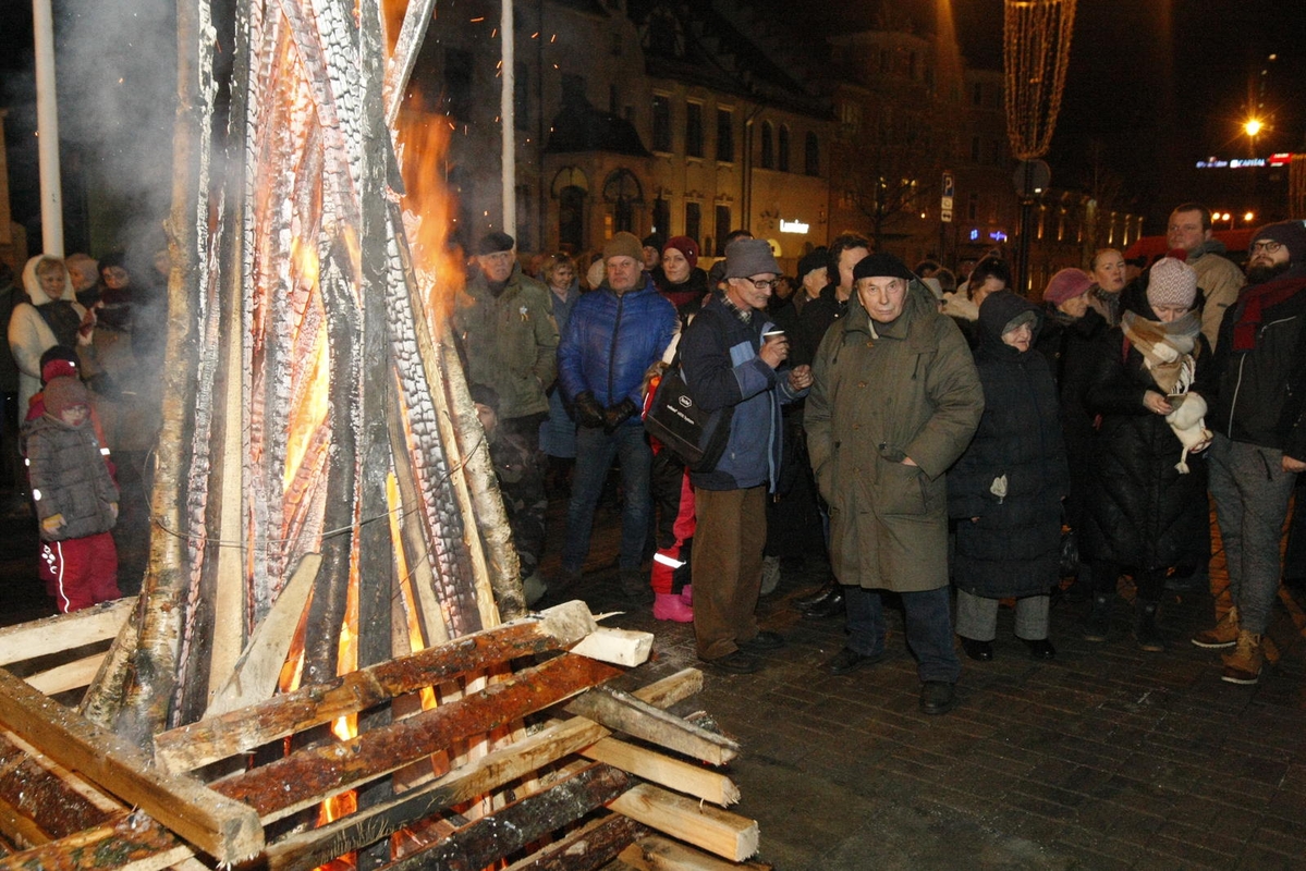 Užsiliepsnojo atminimo laužai – Klaipėda nepamiršo Laisvės gynėjų