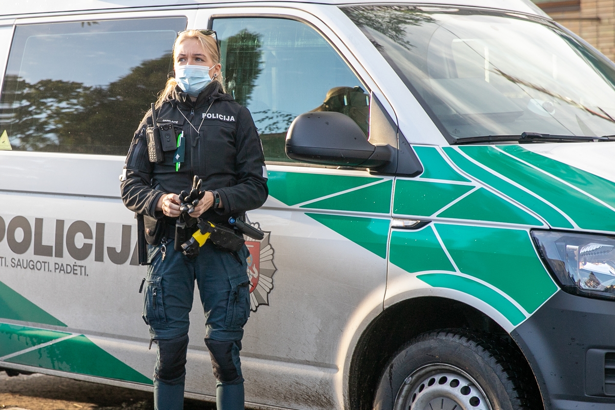 Žmonės susirinko pasirašyti peticiją dėl griaunamo Perkūno alėjos namo