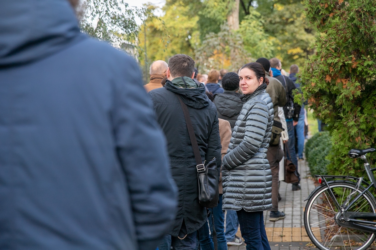Žmonės susirinko pasirašyti peticiją dėl griaunamo Perkūno alėjos namo