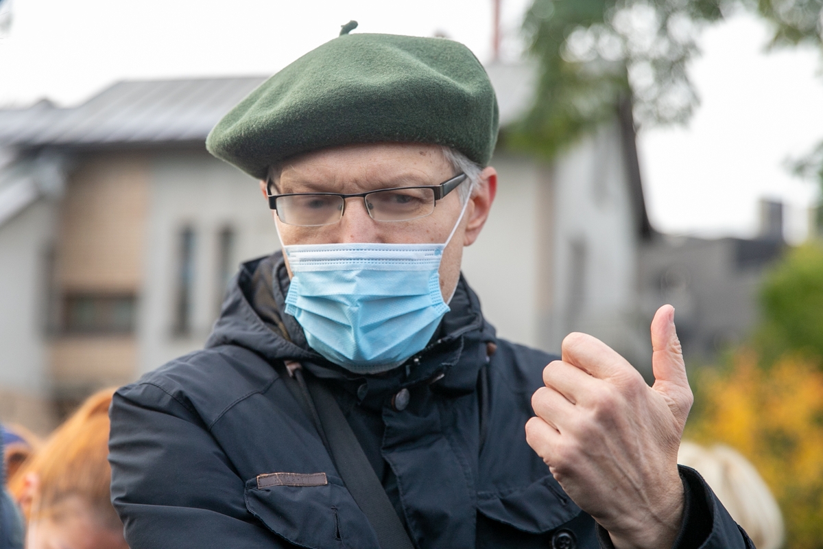 Žmonės susirinko pasirašyti peticiją dėl griaunamo Perkūno alėjos namo