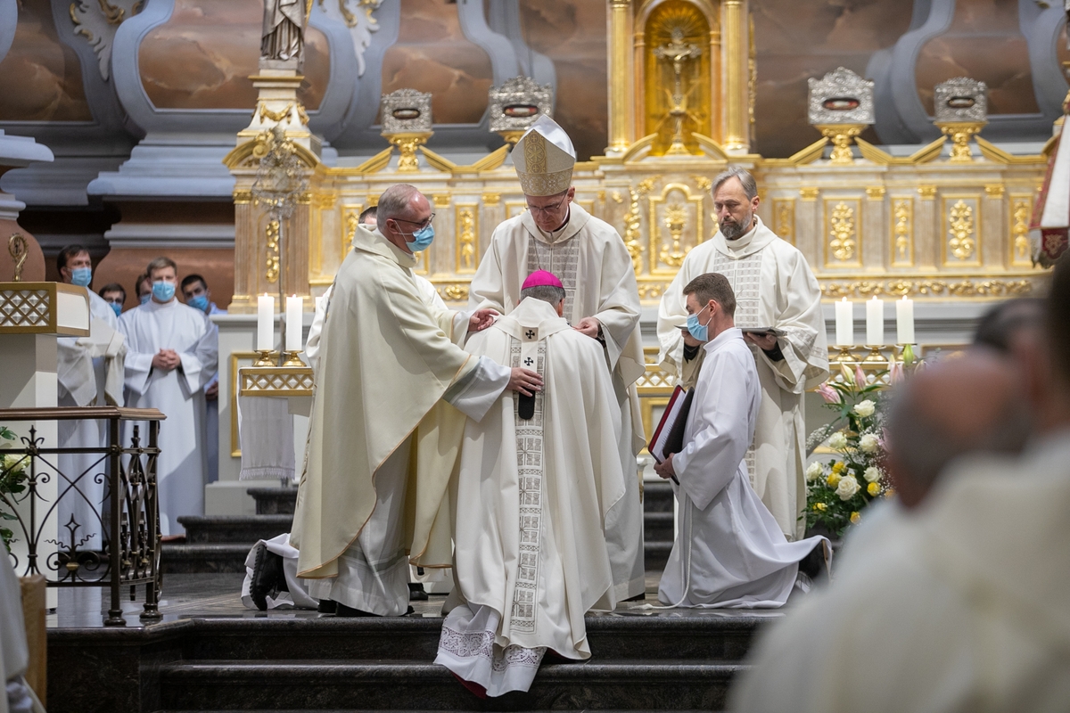 Kauno arkivyskupui K. Kėvalui įteiktas palijus