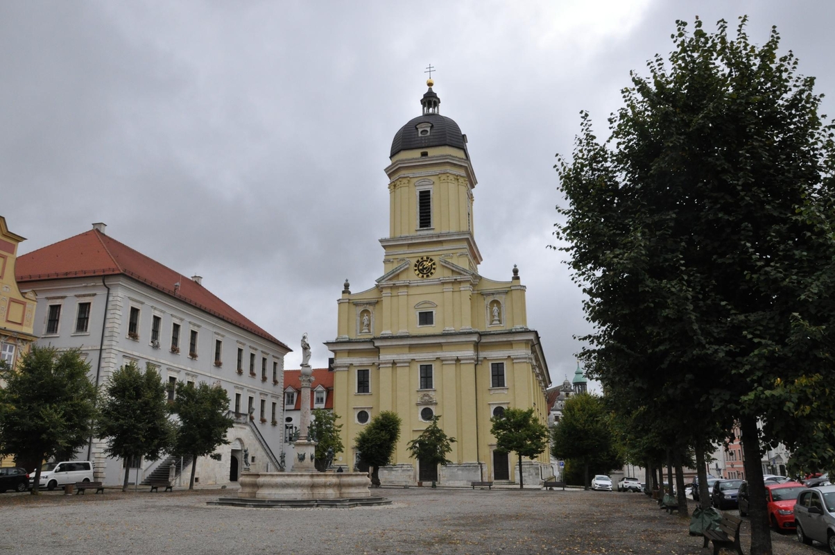 Bavarijos princas Luitpoldas 2023 m. balandį Valdovų rūmų muziejuje.