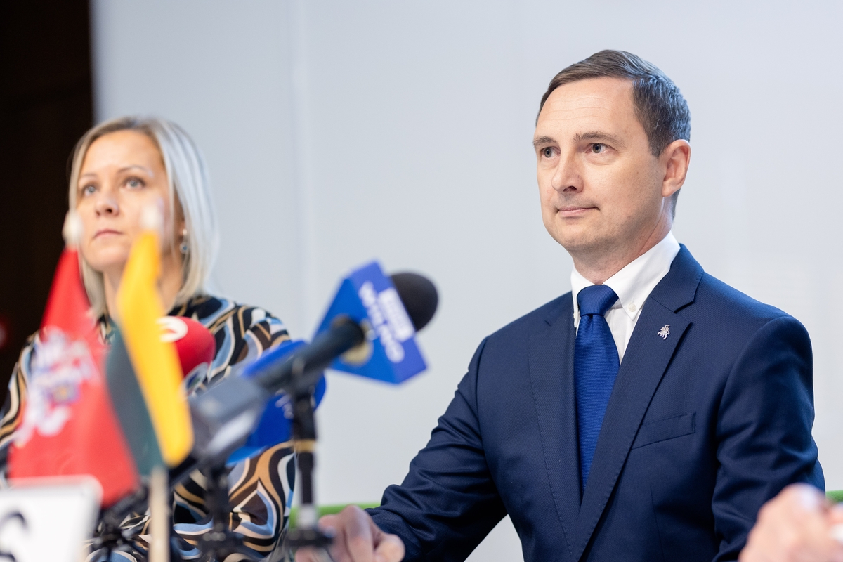 Pristatytas naujojo dizaino numerio ženklas su Lietuvos valstybės herbu – Vyčiu