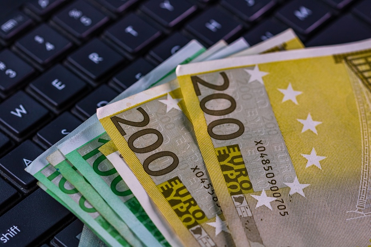 Lietuvos bankas: e. pinigų ir mokėjimo įstaigų pajamos pernai augo 