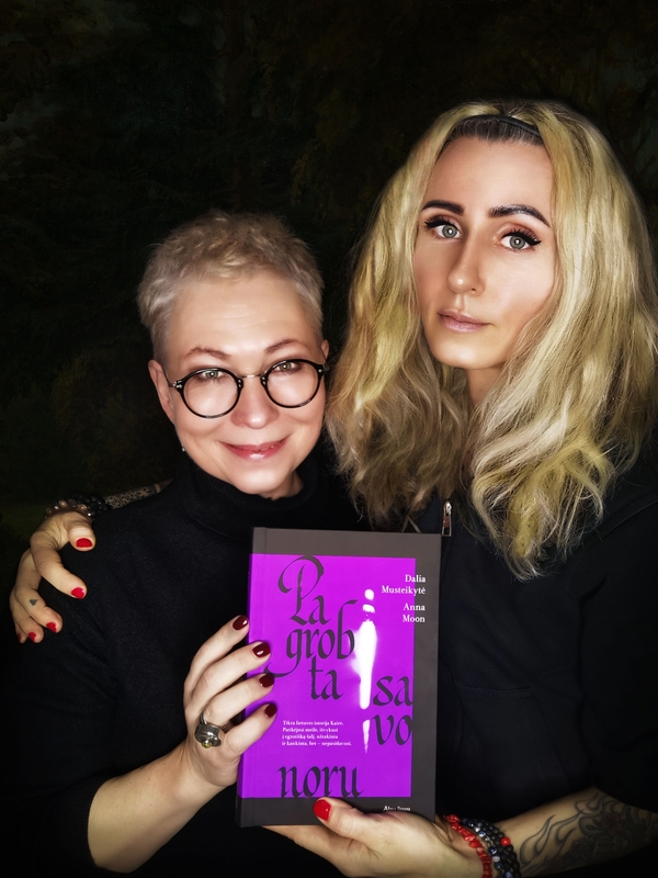 Dalia Musteikytė (kairėje) ir Anna Moon.