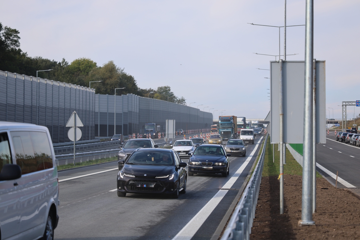 A1 kelyje atidarytas vidurinis tiltas per Nerį