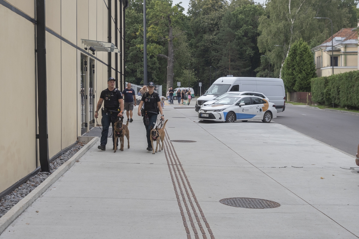 Žmonės plūsta į SEL'o koncertą