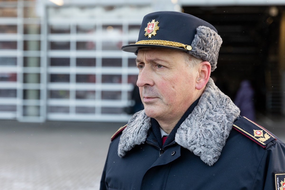 Ugniagesiams perduotos naujos automobilinės kopėčios