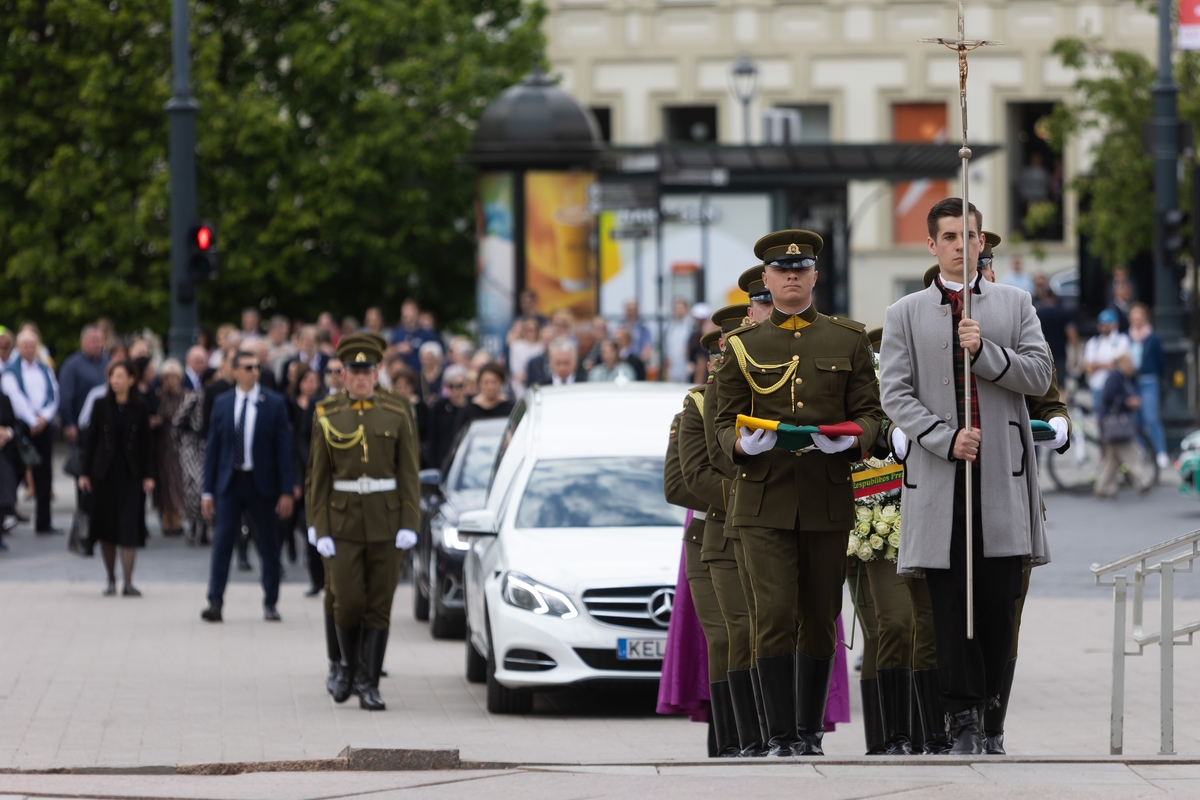 A. Adamkienės laidotuvės