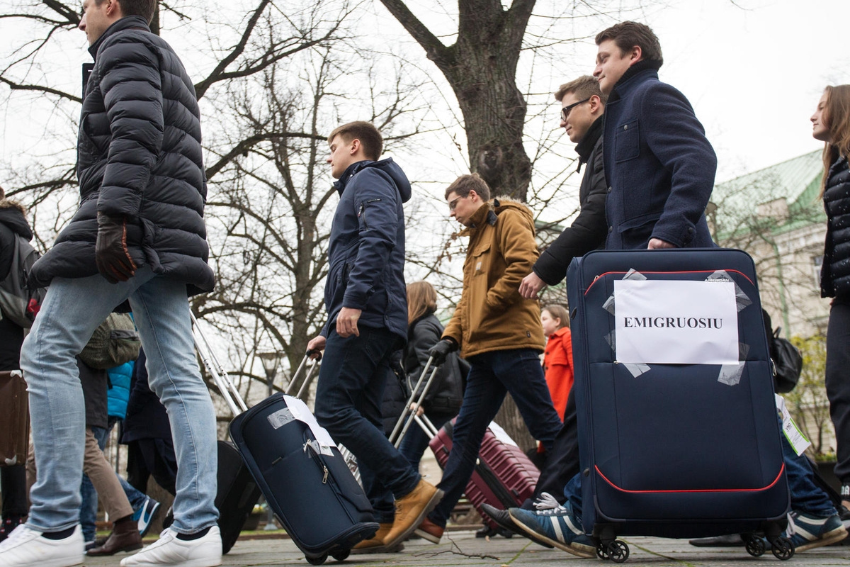 Skaičiai varo šoką: pernai iš Lietuvos emigravo 57 tūkst. gyventojų