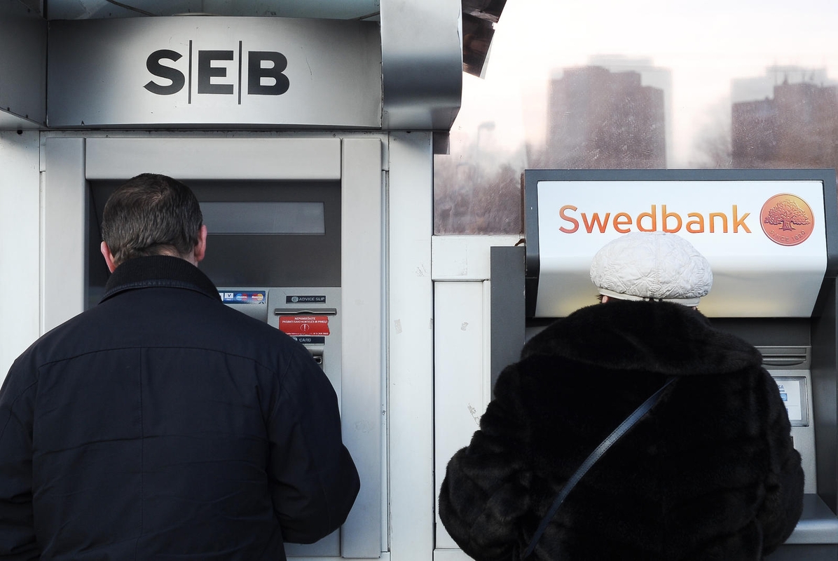 Lengvatų turintys žmonės už bankų paslaugas mokės daugiau?