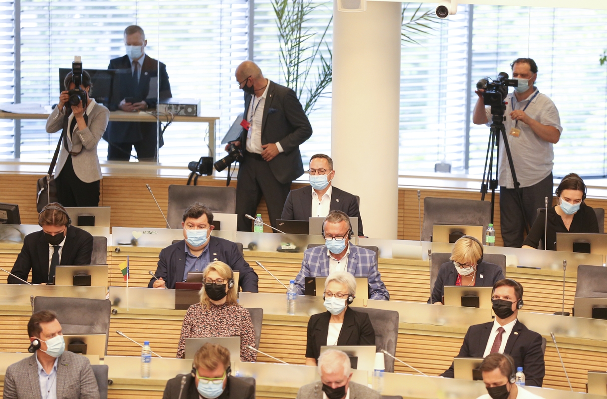 Seimas baigia sesiją: įveikta pavasario darbotvarkė, nuskambėjo himnas