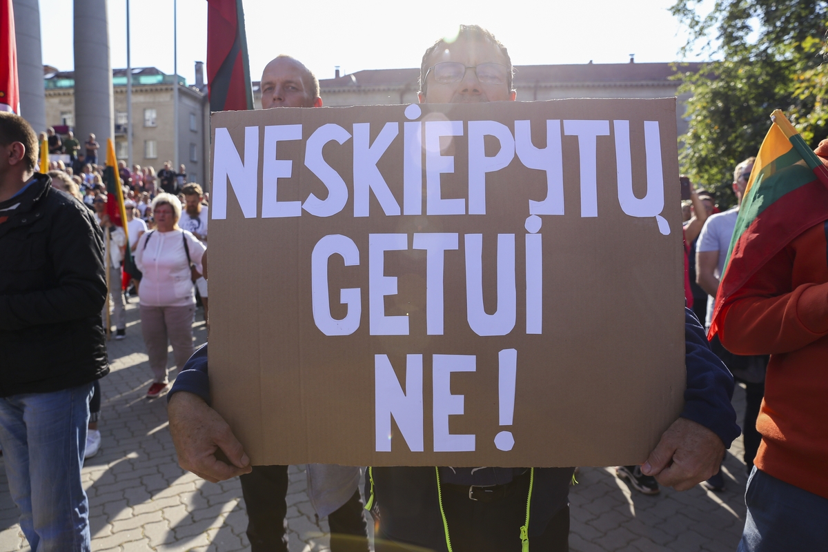 Protestas prie Seimo prieš COVID-19 ribojimus