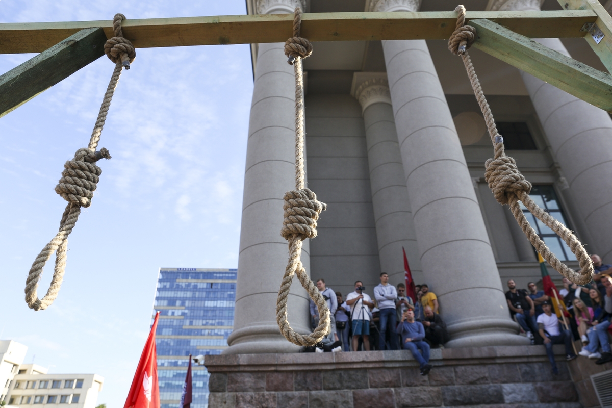 Protestas prie Seimo prieš COVID-19 ribojimus