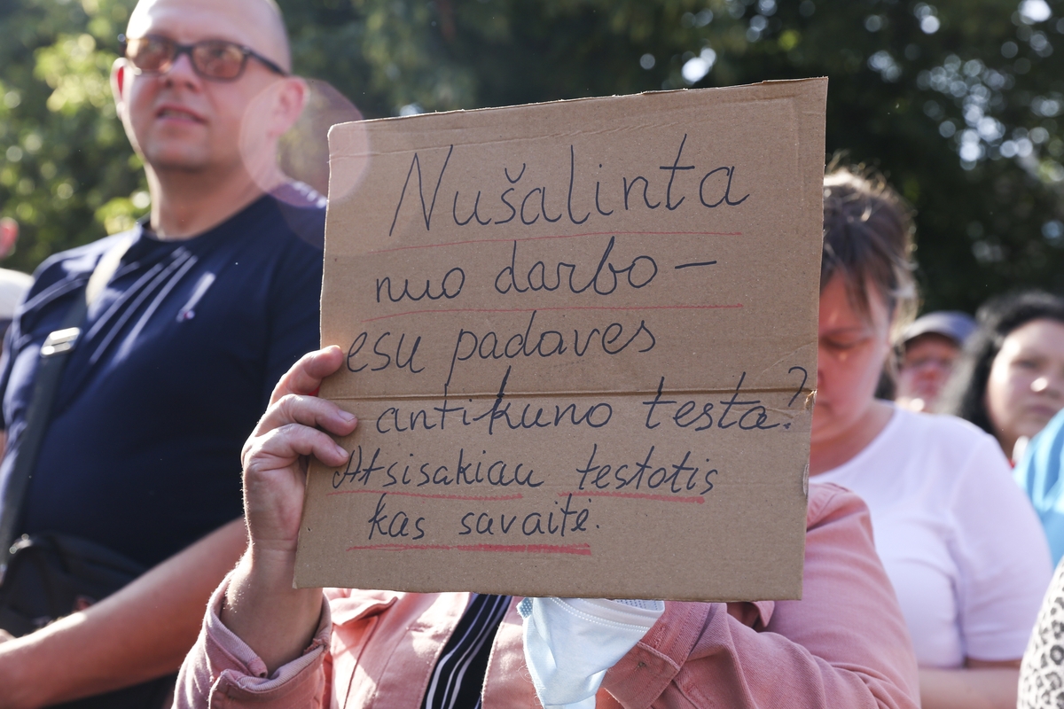 Protestas prie Seimo prieš COVID-19 ribojimus