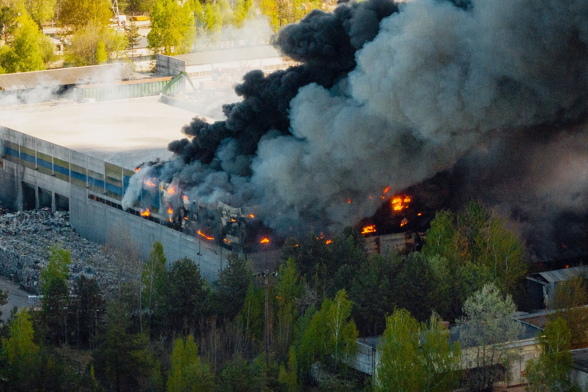 Gaisras atliekų tvarkymo gamykloje „Energesman“