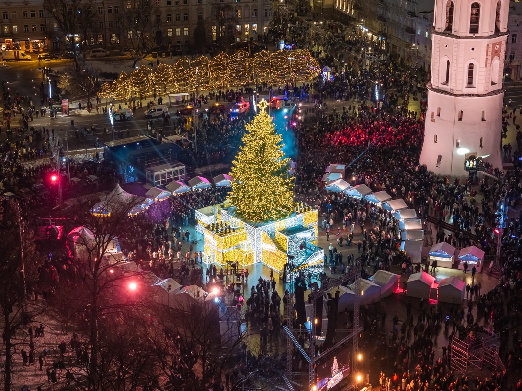 Vilniuje įžiebta Kalėdų eglė 2023
