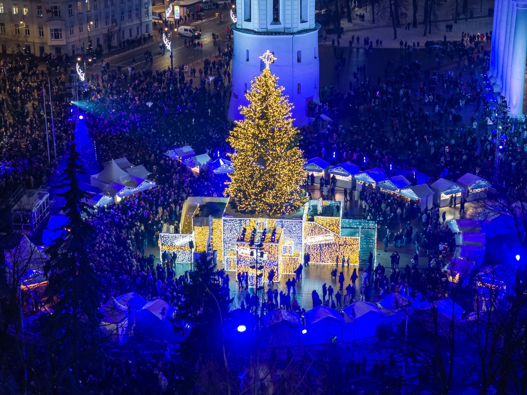 Vilniuje įžiebta Kalėdų eglė 2023