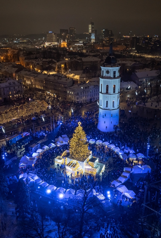 Vilniuje įžiebta Kalėdų eglė 2023