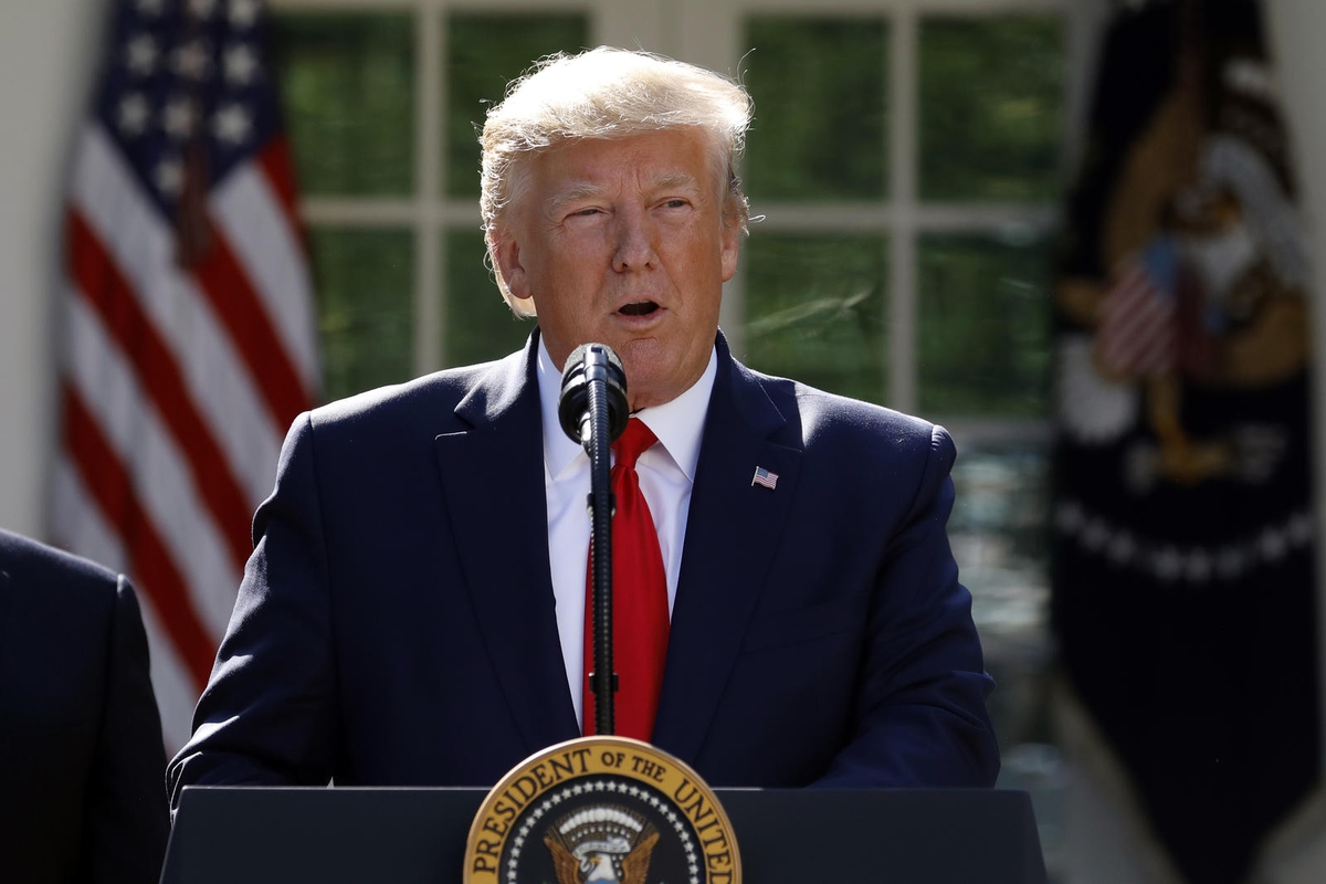 D. Trumpas paskelbė naujųjų Pentagono kosminių pajėgų vadovybės įkūrimą