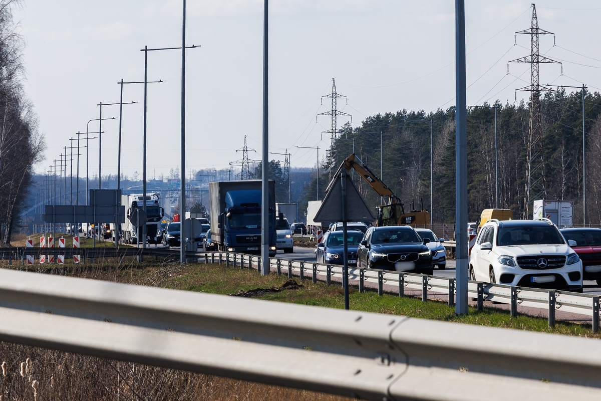 Eismo ribojimai A1 dėl viaduko statybų