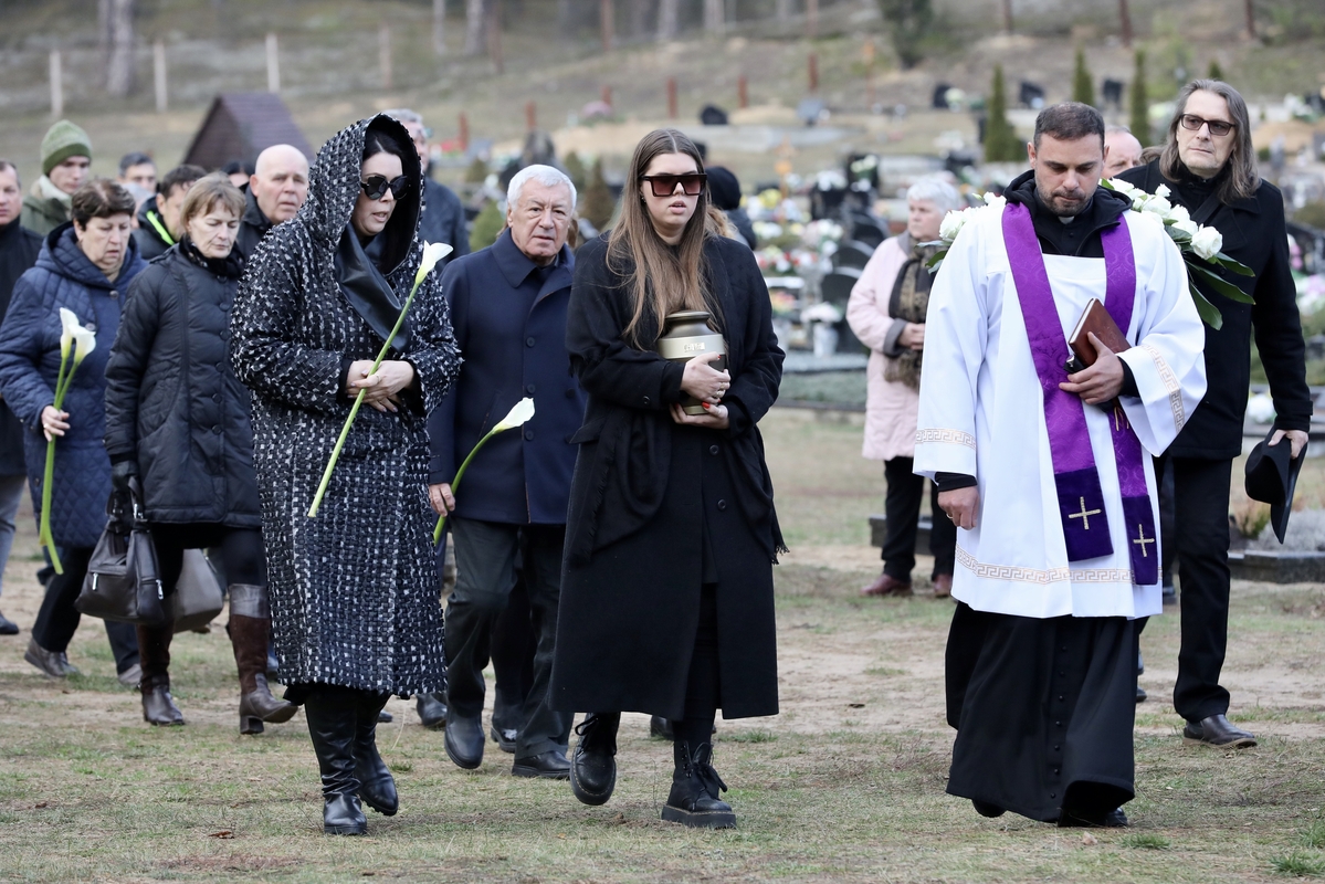V. Cololo atgulė amžinojo poilsio