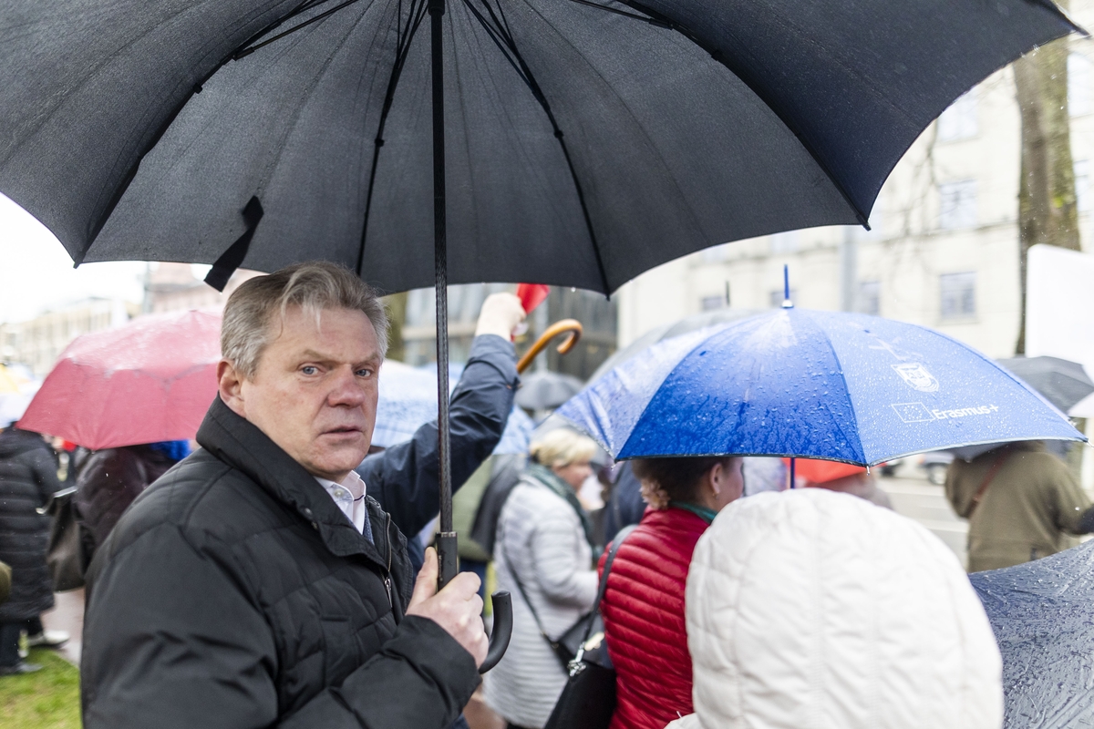 Mitingas „Apginti tautinių mažumų mokyklas Trakų rajone“