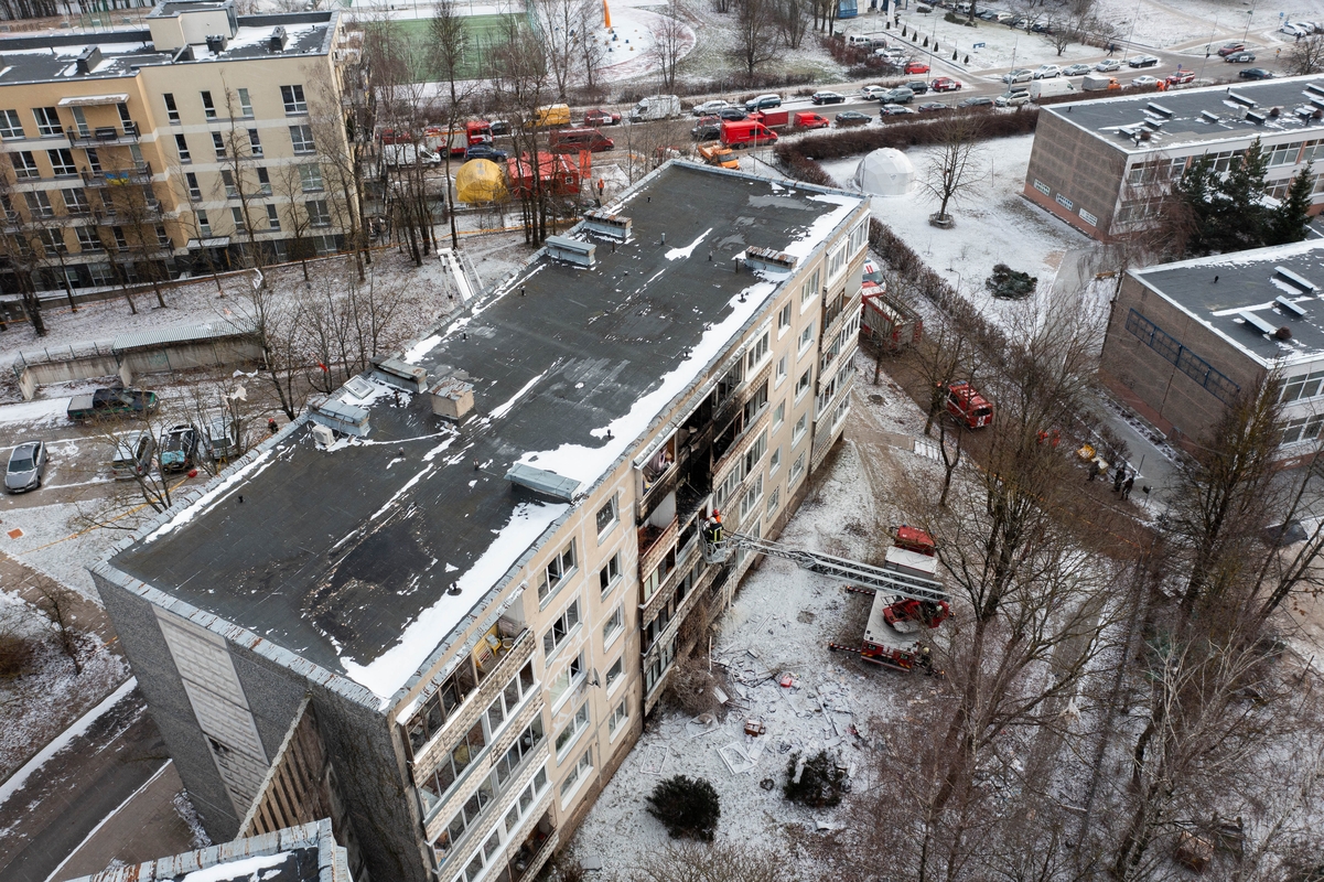 Sudegęs daugiabutis Viršuliškėse iš aukštai