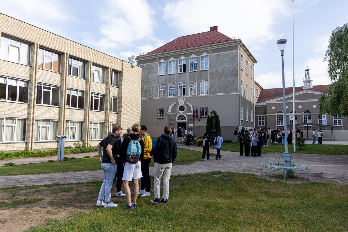 Vilniaus Antakalnio gimnazijoje laikomas lietuvių kalbos ir literatūros brandos egzaminas