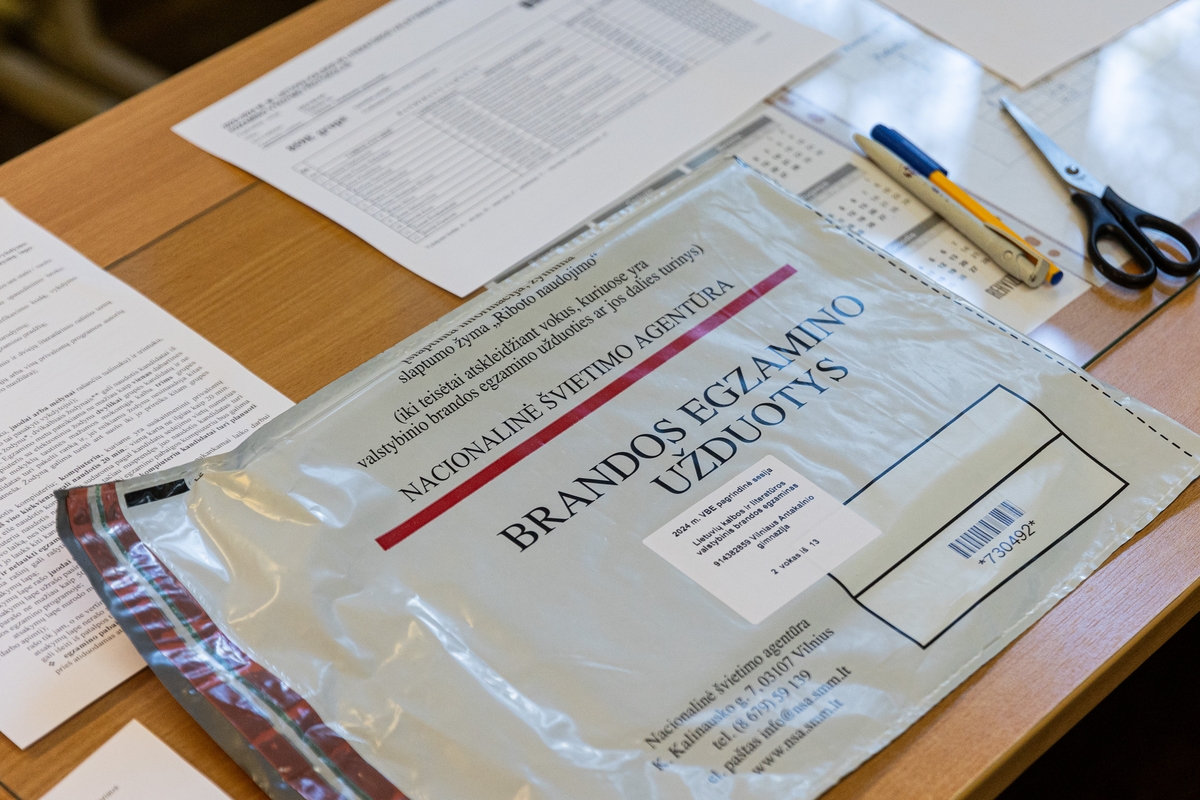 Vilniaus Antakalnio gimnazijoje laikomas lietuvių kalbos ir literatūros brandos egzaminas