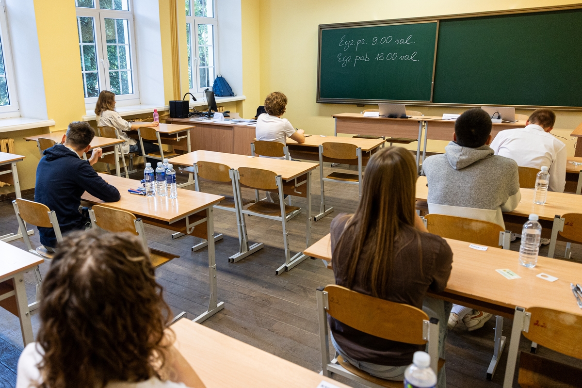 Vilniaus Antakalnio gimnazijoje laikomas lietuvių kalbos ir literatūros brandos egzaminas