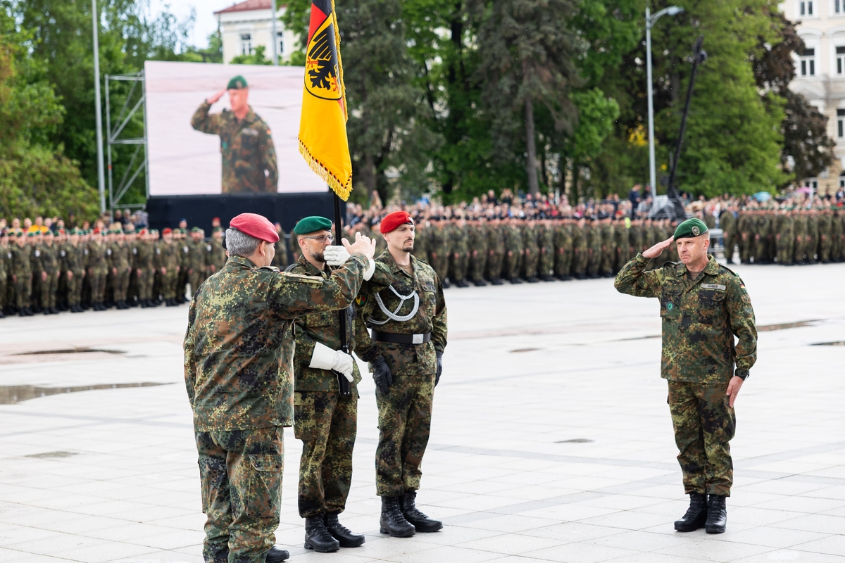 Vokietijos 45-osios šarvuotosios brigados inauguracija